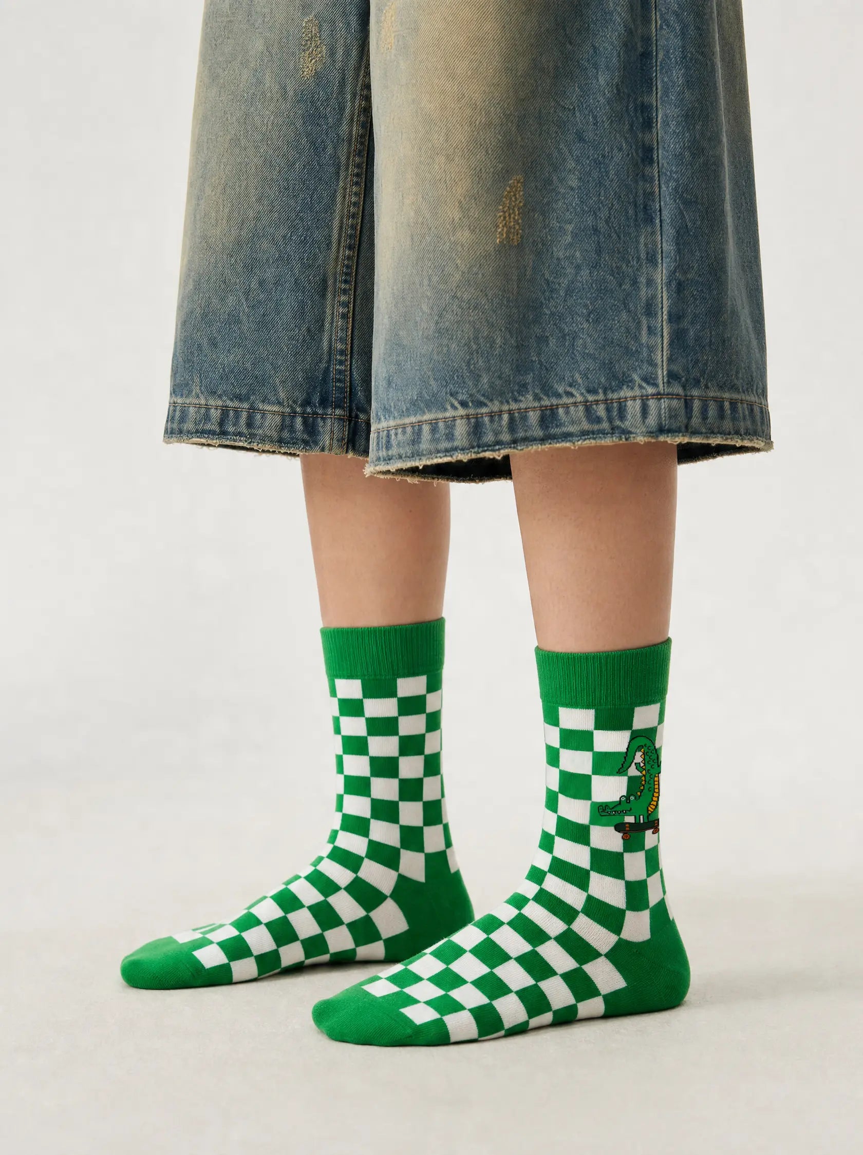 Men's checkered green crocodile streetwear crew socks - side view 1